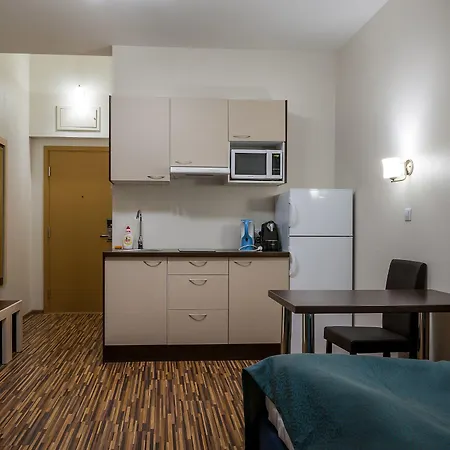 Pirita & מלון 3*