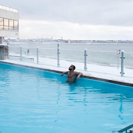 Pirita & מלון 3*